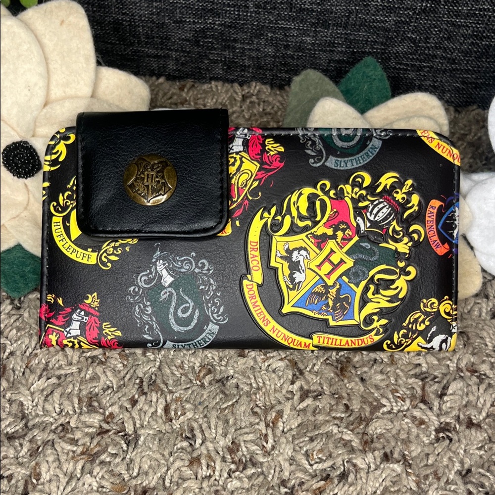 Bioworld Hogwarts House Crest Wallet - Black and Multicolor